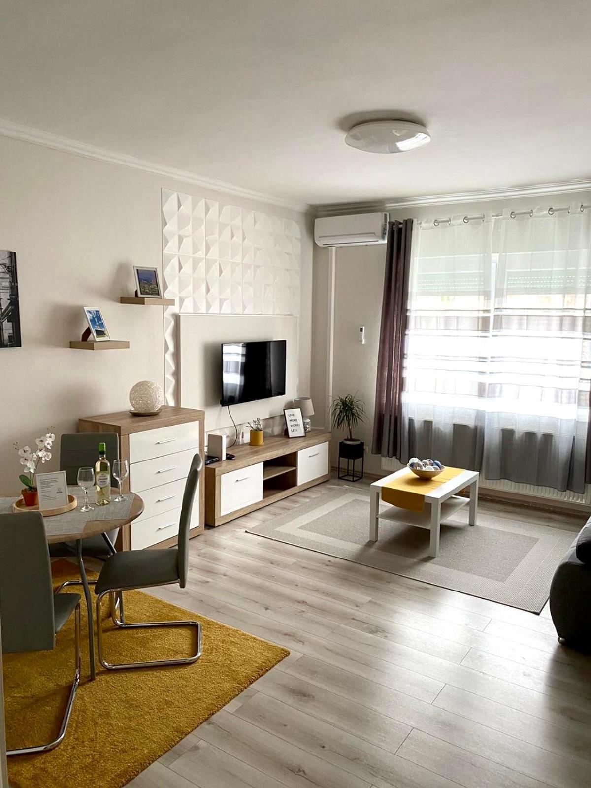 Sweet Central Apartment ,In The City Center Eger Exterior photo